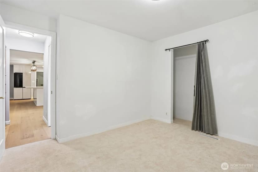 Property photo for 16220 Ambaum Boulevard S, Burien photo 25