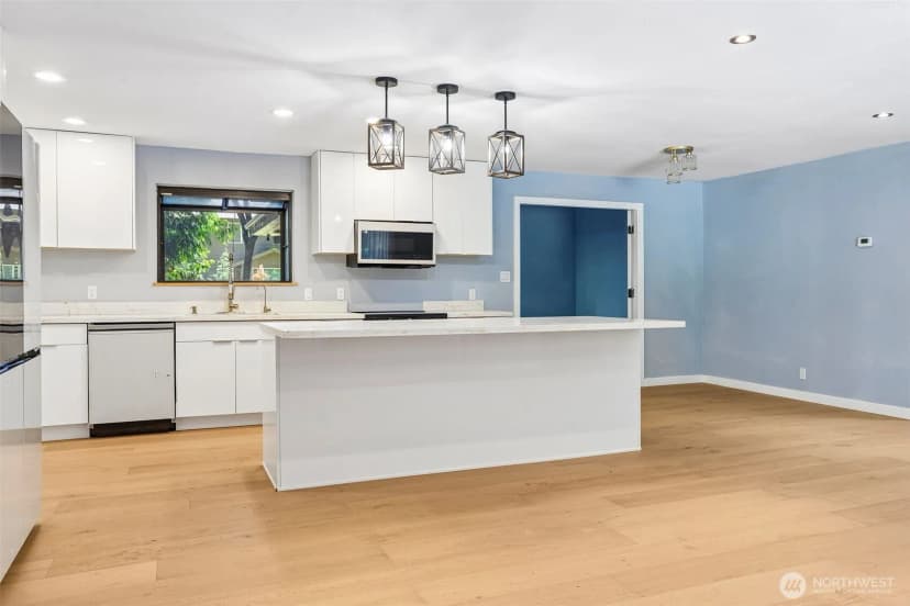 Property photo for 16220 Ambaum Boulevard S, Burien photo 10