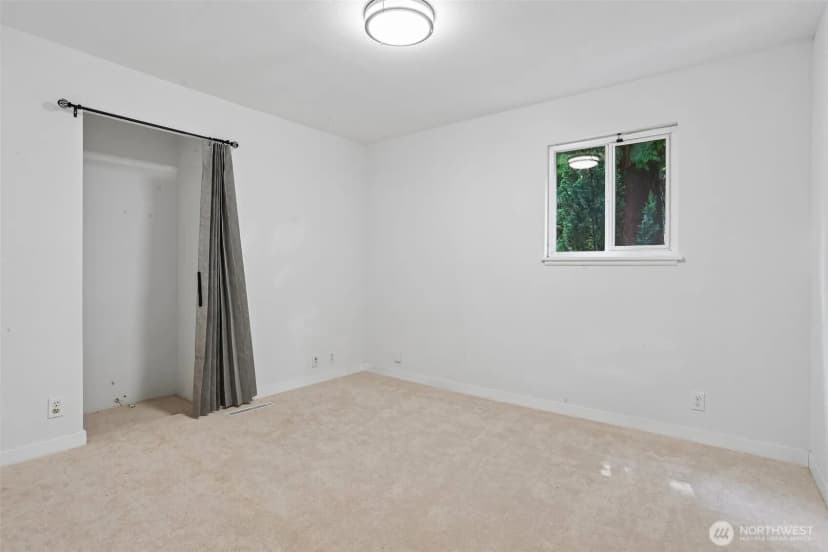 Property photo for 16220 Ambaum Boulevard S, Burien photo 24