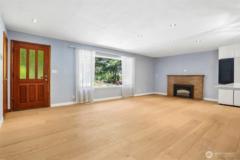 Property photo for 16220 Ambaum Boulevard S, Burien photo 6