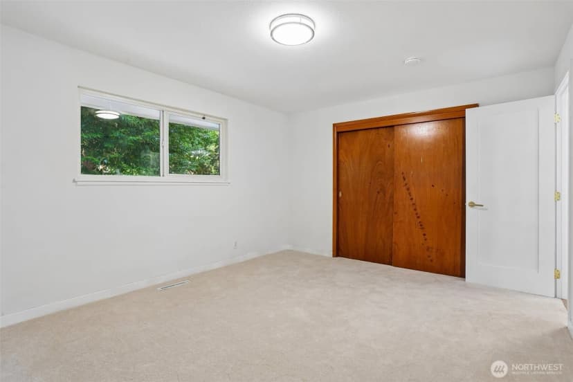 Property photo for 16220 Ambaum Boulevard S, Burien photo 27