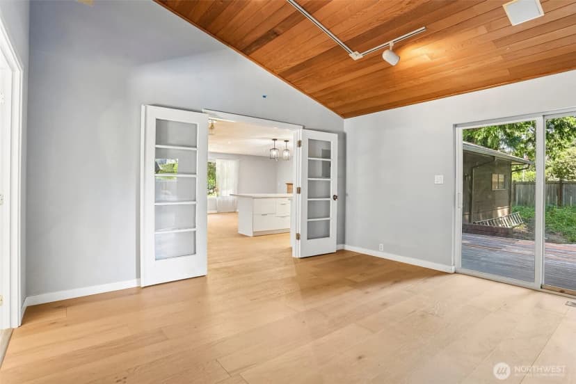 Property photo for 16220 Ambaum Boulevard S, Burien photo 14