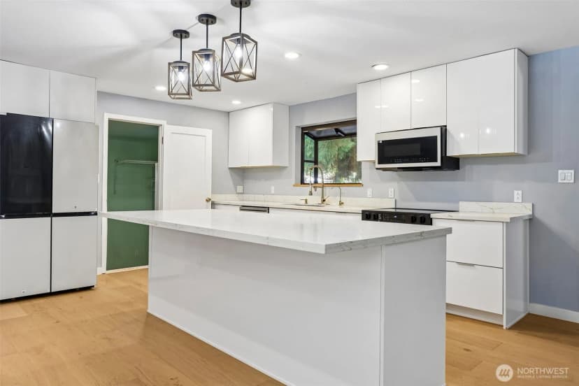 Property photo for 16220 Ambaum Boulevard S, Burien photo 11