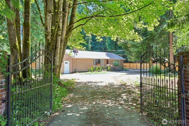 Property photo for 16220 Ambaum Boulevard S, Burien photo 2