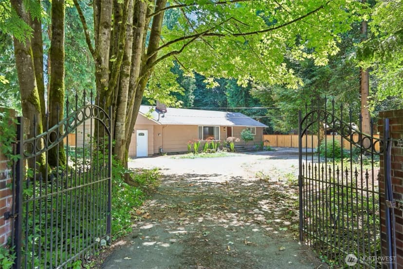 Property photo for 16220 Ambaum Boulevard S, Burien photo 2