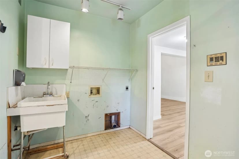 Property photo for 16220 Ambaum Boulevard S, Burien photo 33
