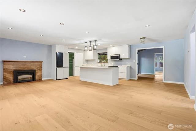 Property photo for 16220 Ambaum Boulevard S, Burien photo 5