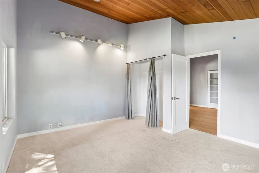 Property photo for 16220 Ambaum Boulevard S, Burien photo 22