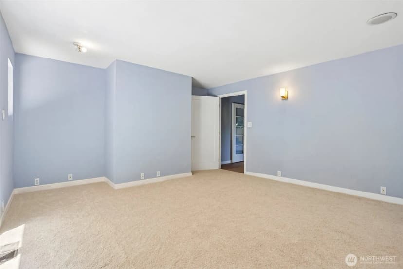 Property photo for 16220 Ambaum Boulevard S, Burien photo 17