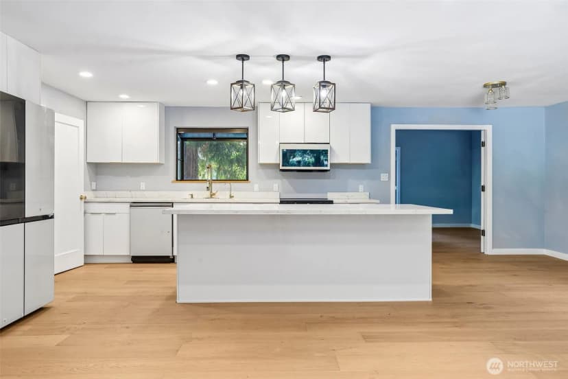 Property photo for 16220 Ambaum Boulevard S, Burien photo 12