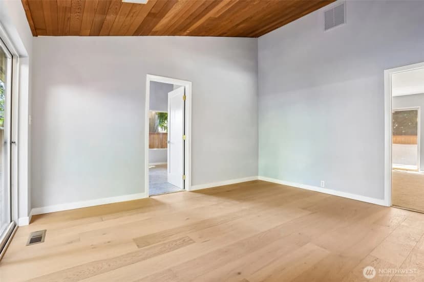 Property photo for 16220 Ambaum Boulevard S, Burien photo 13