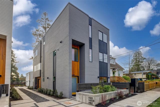 Property photo for 4405 S Holly Street, Seattle photo 4