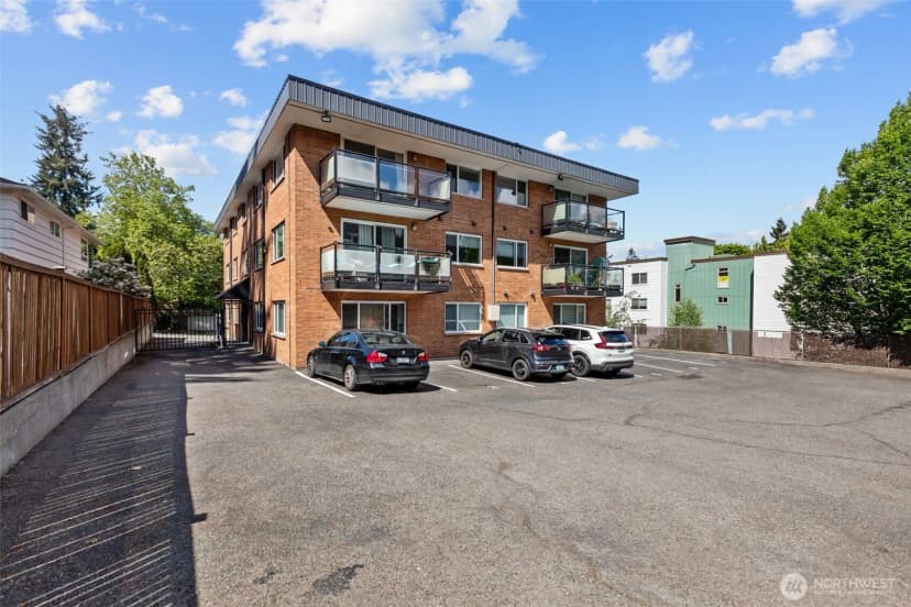 Property photo for 845 Ne 125th Street #404, Seattle photo 34