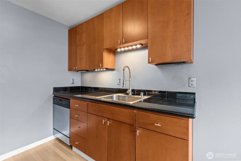 Property photo for 845 Ne 125th Street #404, Seattle photo 13
