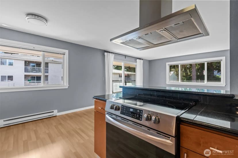 Property photo for 845 Ne 125th Street #404, Seattle photo 15