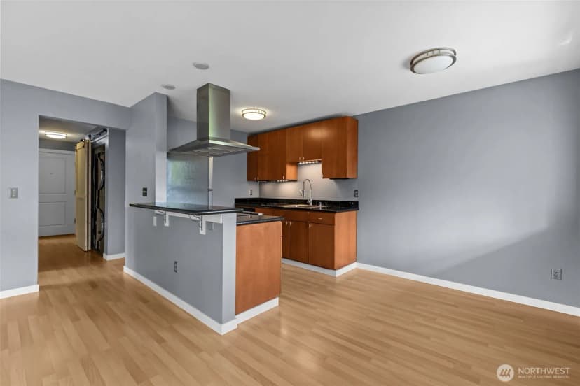 Property photo for 845 Ne 125th Street #404, Seattle photo 8