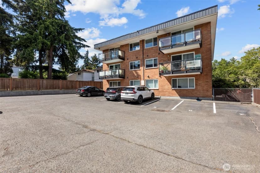 Property photo for 845 Ne 125th Street #404, Seattle photo 35