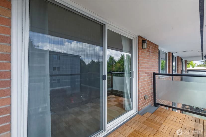 Property photo for 845 Ne 125th Street #404, Seattle photo 30