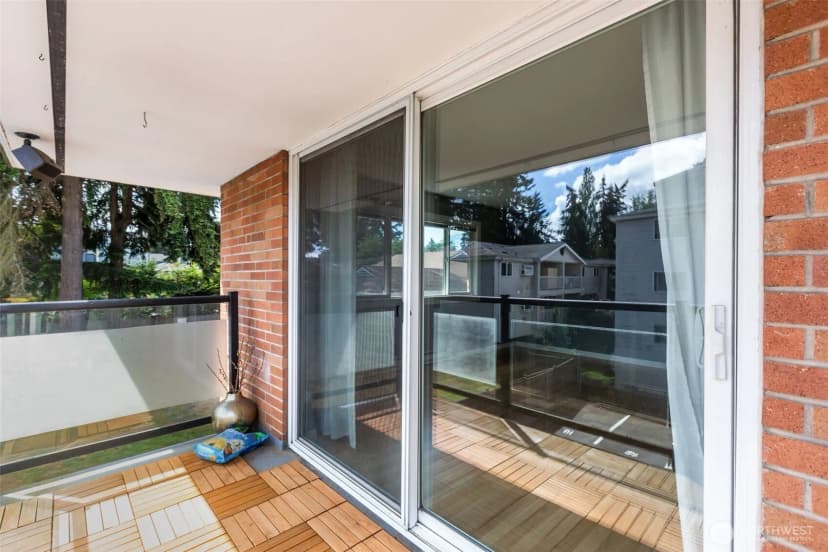 Property photo for 845 Ne 125th Street #404, Seattle photo 29
