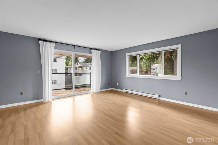 Property photo for 845 Ne 125th Street #404, Seattle photo 4