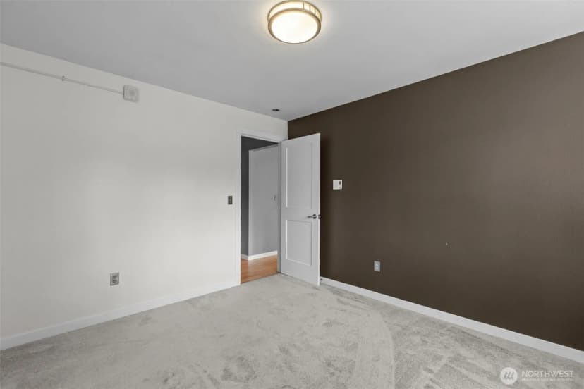 Property photo for 845 Ne 125th Street #404, Seattle photo 19