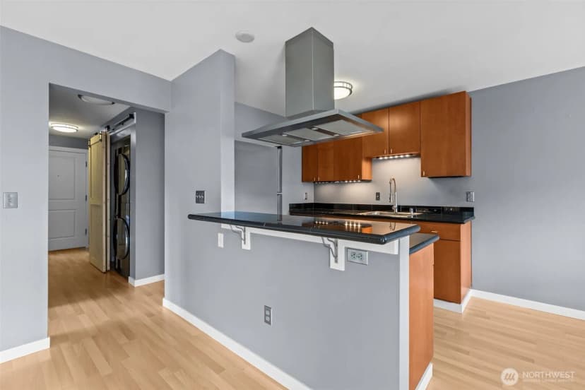 Property photo for 845 Ne 125th Street #404, Seattle photo 12