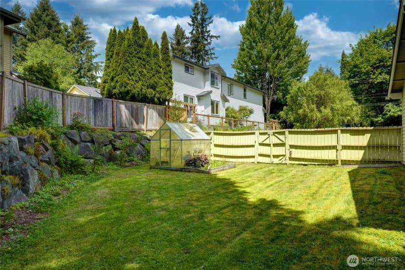 Property photo for 975 Front Street S, Issaquah photo 32