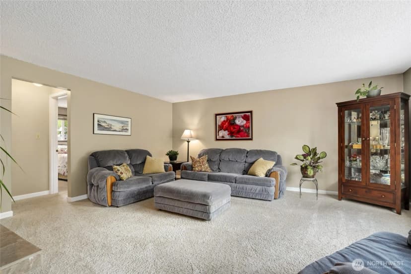 Property photo for 975 Front Street S, Issaquah photo 8