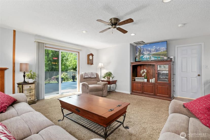 Property photo for 975 Front Street S, Issaquah photo 18