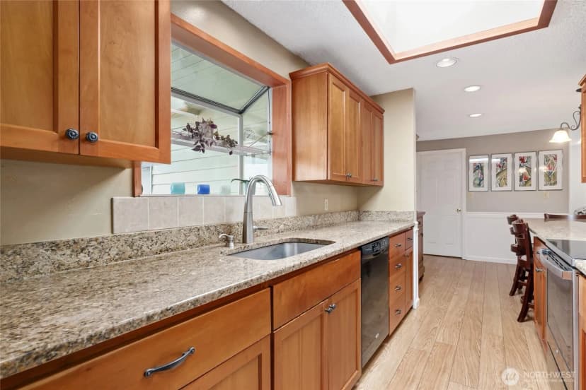 Property photo for 975 Front Street S, Issaquah photo 13