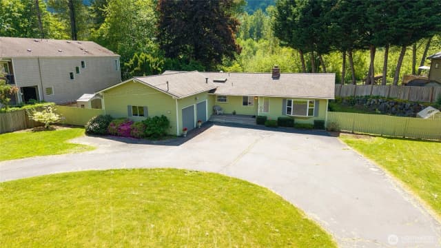 Property photo for 975 Front Street S, Issaquah photo 4
