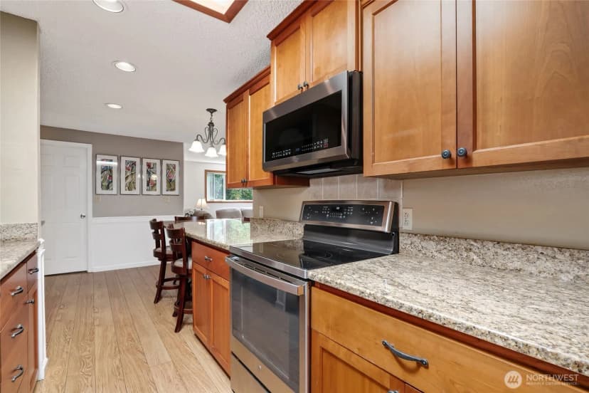 Property photo for 975 Front Street S, Issaquah photo 14