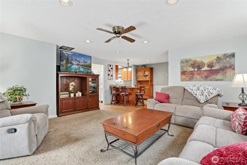Property photo for 975 Front Street S, Issaquah photo 17