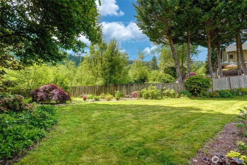 Property photo for 975 Front Street S, Issaquah photo 33