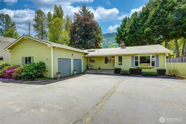Property photo for 975 Front Street S, Issaquah photo 5