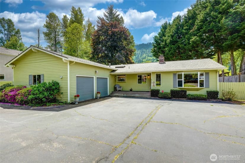 Property photo for 975 Front Street S, Issaquah photo 5