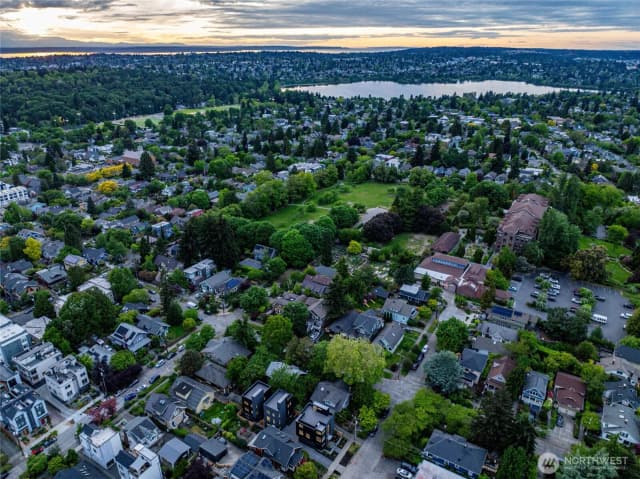 Property photo for 4527 Corliss Avenue N, Seattle photo 5