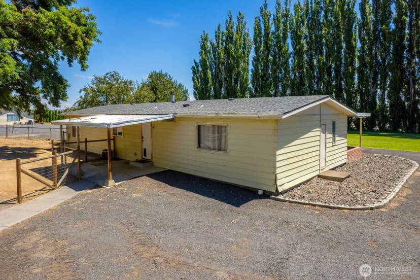 Property photo for 2399 Basin Street Sw, Ephrata photo 6