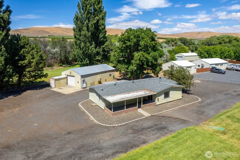 Property photo for 2399 Basin Street Sw, Ephrata