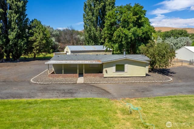Property photo for 2399 Basin Street Sw, Ephrata photo 2