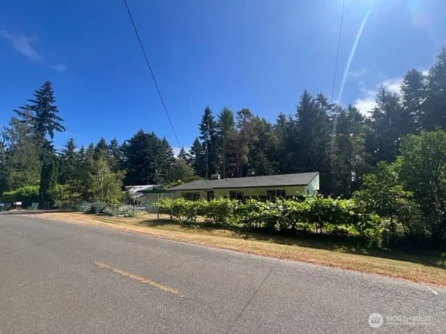 Property photo for 4430 Pine Avenue Ne, Bremerton photo 2