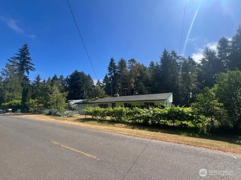 Property photo for 4430 Pine Avenue Ne, Bremerton photo 2