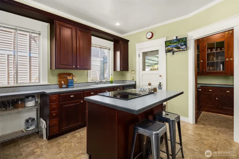 Property photo for 2415 Rucker Ave, Everett photo 15