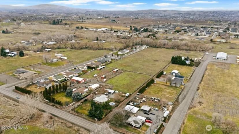 Property photo for 7703 Ahtanum Road, Yakima photo 8