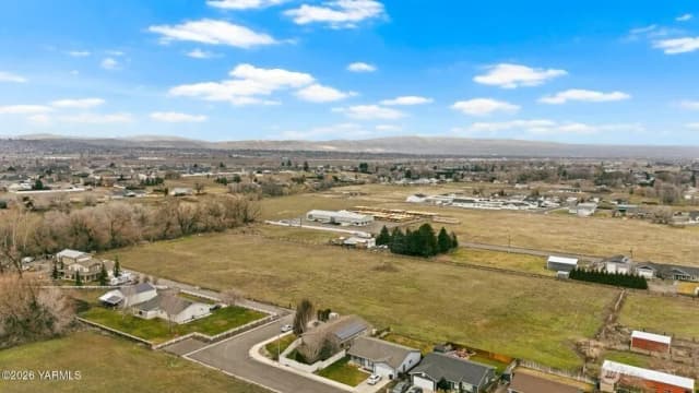 Property photo for 7703 Ahtanum Road, Yakima photo 5
