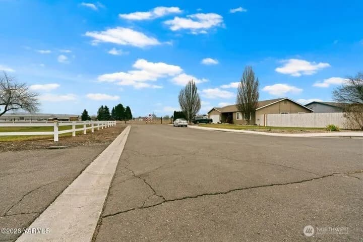 Property photo for 7703 Ahtanum Road, Yakima photo 14