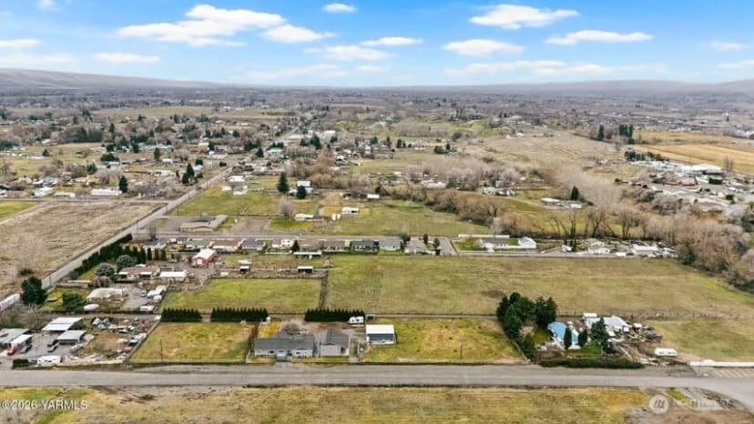 Property photo for 7703 Ahtanum Road, Yakima photo 9