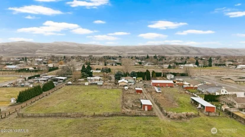 Property photo for 7703 Ahtanum Road, Yakima photo 11