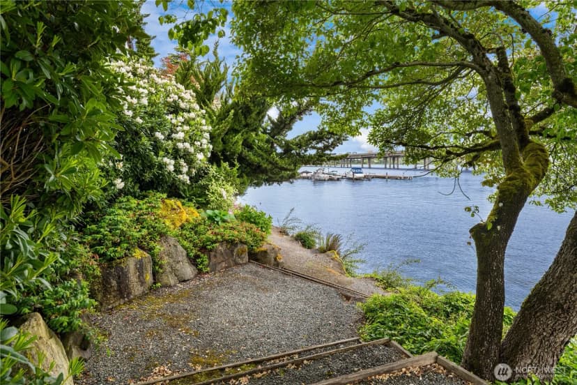 Property photo for 2501 Canterbury Lane E, Seattle photo 29
