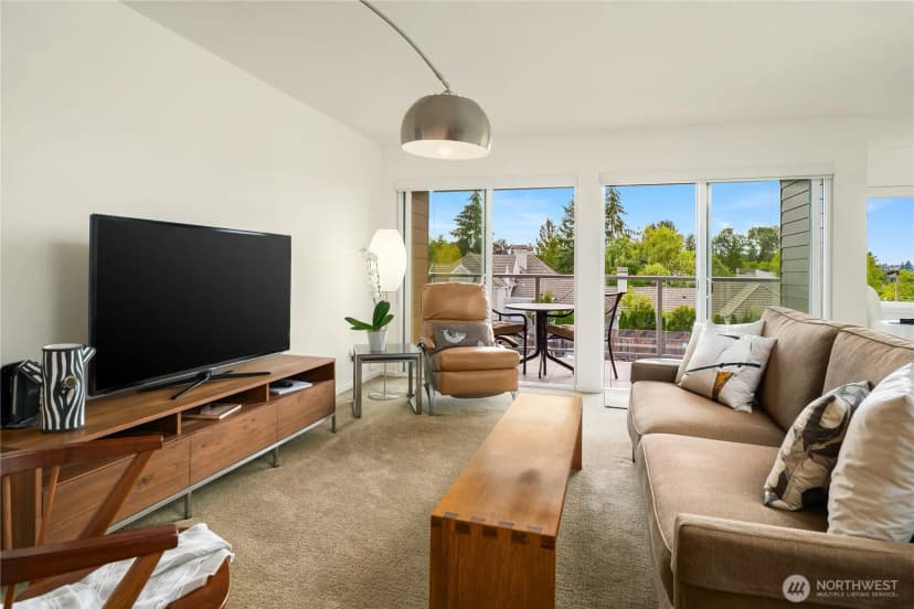 Property photo for 2501 Canterbury Lane E, Seattle photo 3